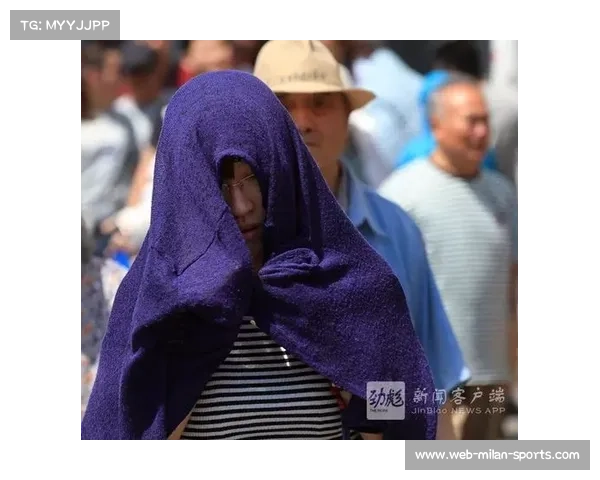 高温41℃下南美预选赛中断 球迷洒水降温救援场面引关注 高温41℃下南美预选赛中断 球迷洒水降温救援场面引关注
